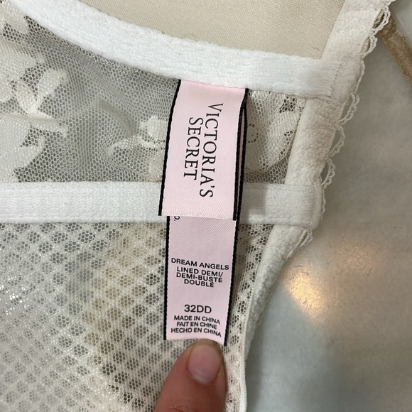 Victorias Secret 32DD bra - Picture 7 of 7